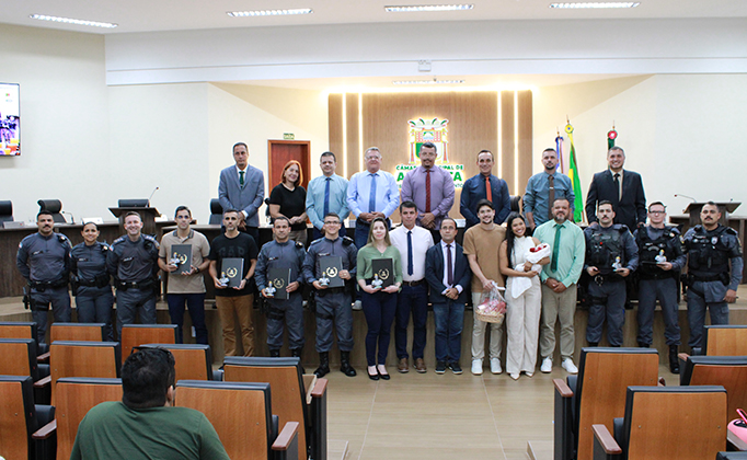 NOTÍCIA: Câmara de Anchieta homenageia policiais militares por salvarem vida de recém-nascido